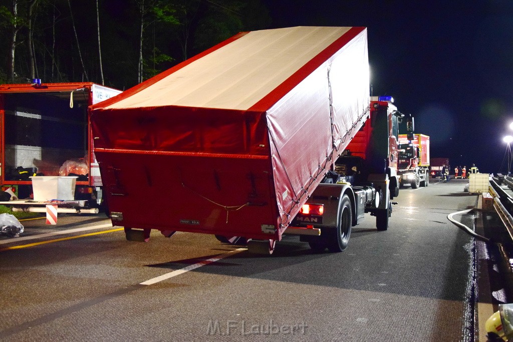 VU Gefahrgut LKW umgestuerzt A 4 Rich Koeln Hoehe AS Gummersbach P701.JPG - Miklos Laubert